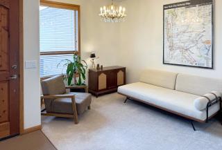 A quiet, stylish and cozy retreat. - Page - 2