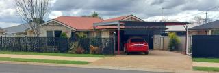 Red Cottage FEMALE ONLY BUDGET STAYS with bedroom plus private kitchenette room - Harristown - 5