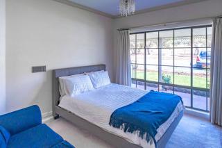 Prestigious Expansive Home with Almost Everything - Sandford - 8