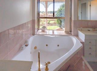 Prestigious Expansive Home with Almost Everything - Sandford - 6
