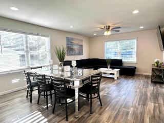 Beach House Cape May just 1 block from the Bay & a Short 5 minutes walk, Sleeps 19 - 2