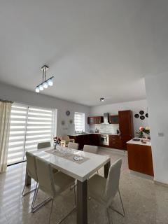 Seaview 2 Bedroom Apartment in Qui-Si-Sana, Sliema - Sliema - 9