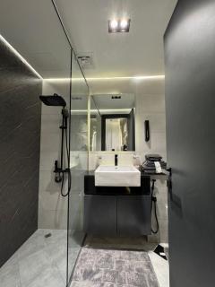 Luxury 1bedrom Binghatti Avenue - Dubai - 8