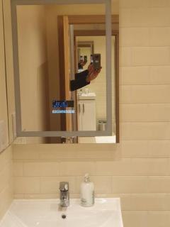 London Luxury 2 bedroom flat 4 mins to Ilford Stn Sleeps x8 Free Parking - 4