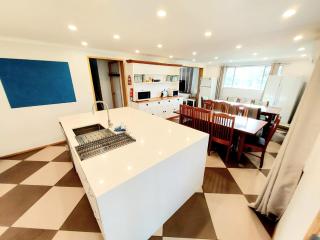 Huge Home, 9 Bed, 6 Bath, Sleeps 22, Central Location, Walk to Shops - Jindabyne - 3