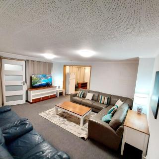 Huge Home, 9 Bed, 6 Bath, Sleeps 22, Central Location, Walk to Shops - Jindabyne - 6