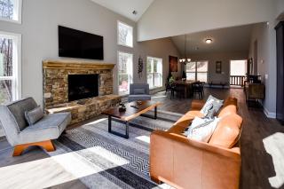 Peaceful Pines - Hood - 5