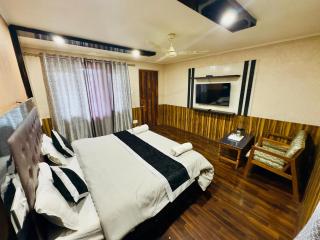 Hotel Luxury Inn - Srinagar - 6