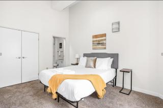CozySuites - 2BR with Direct Skybridge Access #6 - 8