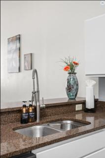 CozySuites - 2BR with Direct Skybridge Access #6 - 1