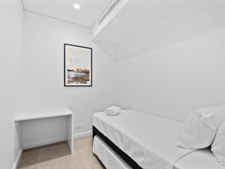 Surfers Paradise New Beachfront Apartments - 8