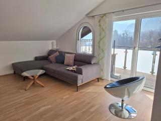 Moderne, Ferienwohnung mit Seeblick, near Hallstatt - Bad Goisern - 8