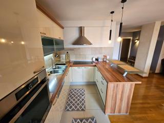 Beautiful Apartment, Walk to Beach - Split - 8