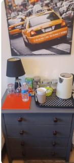 Aylesbury Lovely Double and Single Bedroom with Guest only Bathroom - 8