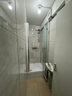 Four Bedroom House Near Tottenham Spurs Stadium - London - 4