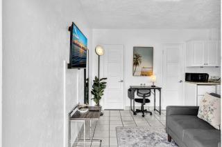 Executive Studio Hollywood Blvd & Near Beach - 8