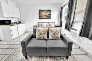 Executive Studio Hollywood Blvd & Near Beach - 6