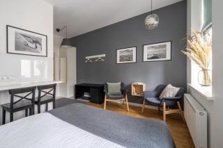 Elegant and Quiet Studio near Park with Elevator and AC, 9 min walk to Riga Old Town - 2