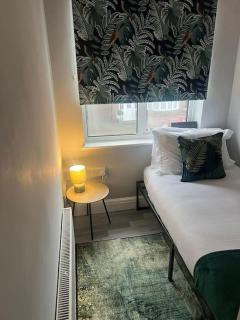 Affordable 3 Bedroom House, Sleeps 7, NG8 Wollaton - Nottingham - 1