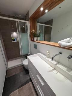 Vieil Antibes Apartment with AC 320m from Beach - Antibes - 6
