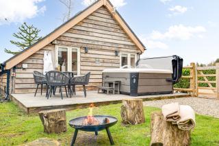 Oak Tree Hideaway - 3