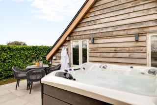 Oak Tree Hideaway - 2