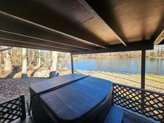 Turkey Trot, Cabin Getaway on Lake w/ Hot Tub - 2