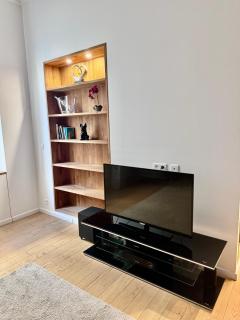 Vieil Antibes Apartment with AC 320m from Beach - Antibes - 8