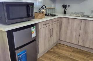 vanRens Accomodation - Dagbreek - 3