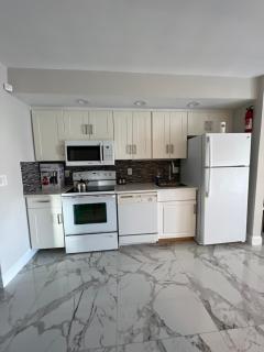 Renovated Apartment Quiet Backyard, Jacuzzi, BBQ,2 - Deerfield Beach - 5