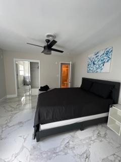 Renovated Apartment Quiet Backyard, Jacuzzi, BBQ,2 - 4