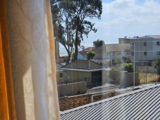 Strand Beach Apartment - Cape Town - 7