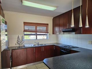 Strand Beach Apartment - Cape Town - 6