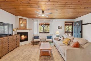 Cozy Cabin in Heber with a deck, fireplace and pet friendly - 5
