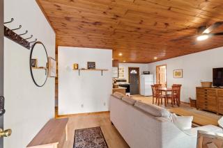 Cozy Cabin in Heber with a deck, fireplace and pet friendly - 8