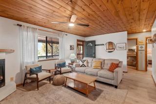 Cozy Cabin in Heber with a deck, fireplace and pet friendly - 6
