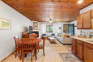Cozy Cabin in Heber with a deck, fireplace and pet friendly - 3