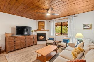 Cozy Cabin in Heber with a deck, fireplace and pet friendly - 7