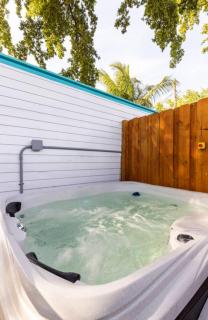 Renovated Apartment Quiet Backyard, Jacuzzi, BBQ,2 - Deerfield Beach - 7