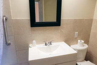 Clarkson Village Motel, 1815 Lakeshore Rd West Mississauga - Mississauga - 1
