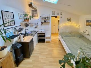 DIE REMISE mit kostenlosem Parkplatz direkt vor der Tür - 1