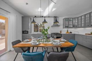 Stunning Countryside Villa w Private Garden & Pool - 3