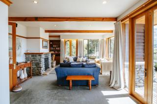Bullock Creek Chalet - Sleeps 8 - Lake & Mountain Views - Private & Secluded - Wanaka - 2
