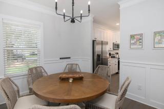 Southern Charming NEW Home Mins to Beach & Dwntn - Charleston - 2