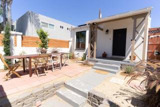 Artfully-styled bungalow in the heart of it all - San Diego - 8