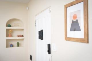 Artfully-styled bungalow in the heart of it all - 4