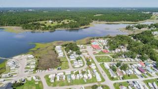 Surf City 2BR Park Home with Waterfront View and Parking - Surf City - 3