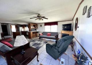 Big Model Home in Bloomington - Bloomington - 0