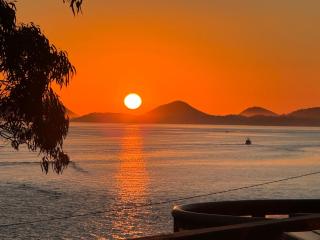 Tranquil Escape - Koala Hotspot - 2 Bed 2 Bath Apt Spectacular Sea Views - Soldiers Point - 5