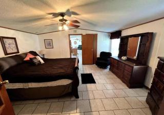 Big Model Home in Bloomington - Bloomington - 6